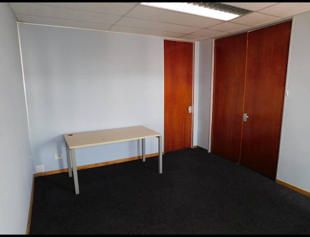 181M² OFFICE TO LET IN FERNDALE